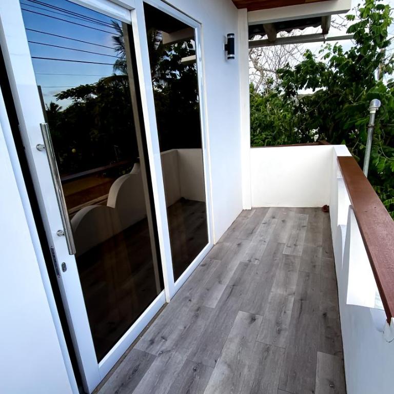 Galapagos Dove - Double or Twin Room with Balcony - 2