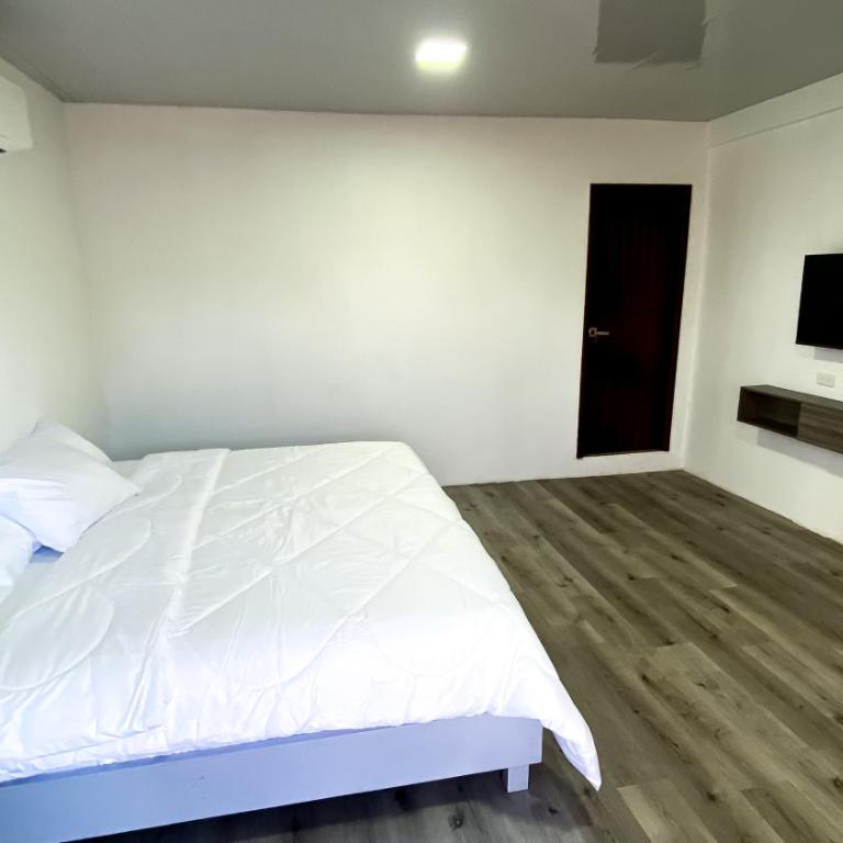 Galapagos Dove - Double or Twin Room with Balcony - 3
