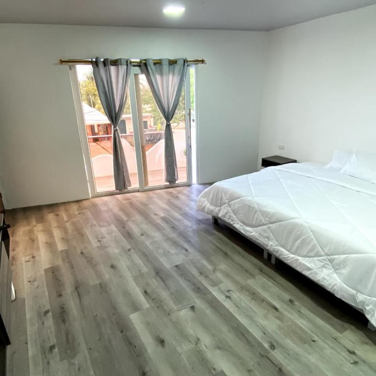 Galapagos Dove - Double or Twin Room with Balcony - 6