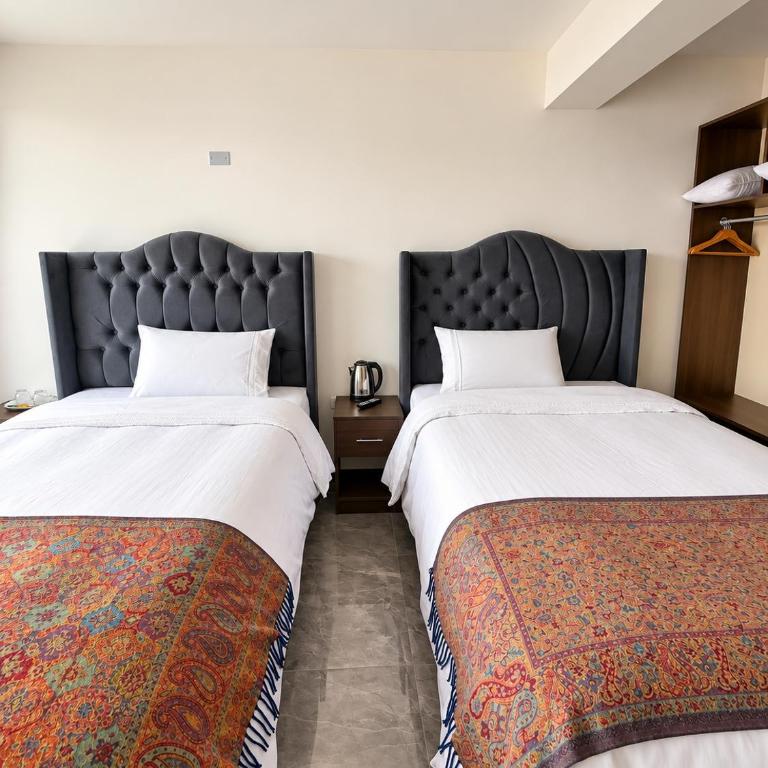 Siana View Hotel - Twin Room with Mountain View - 5