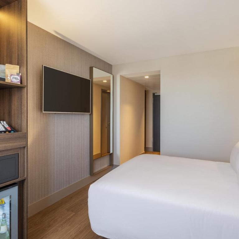NH Collection München Bavaria - Superior Zimmer mit Stadtblick - 4