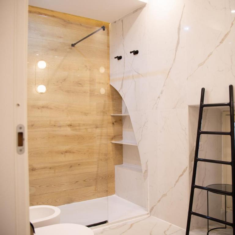 Aurea Exclusive Suite - Appartamento con 1 Camera da Letto e Vasca Idromassaggio - 8