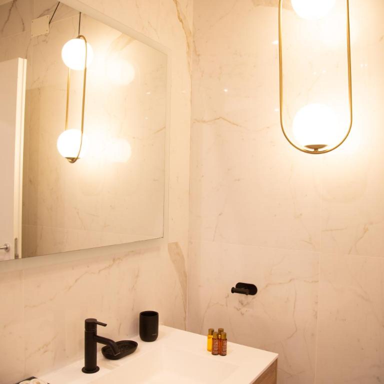 Aurea Exclusive Suite - Appartamento con 1 Camera da Letto e Vasca Idromassaggio - 7