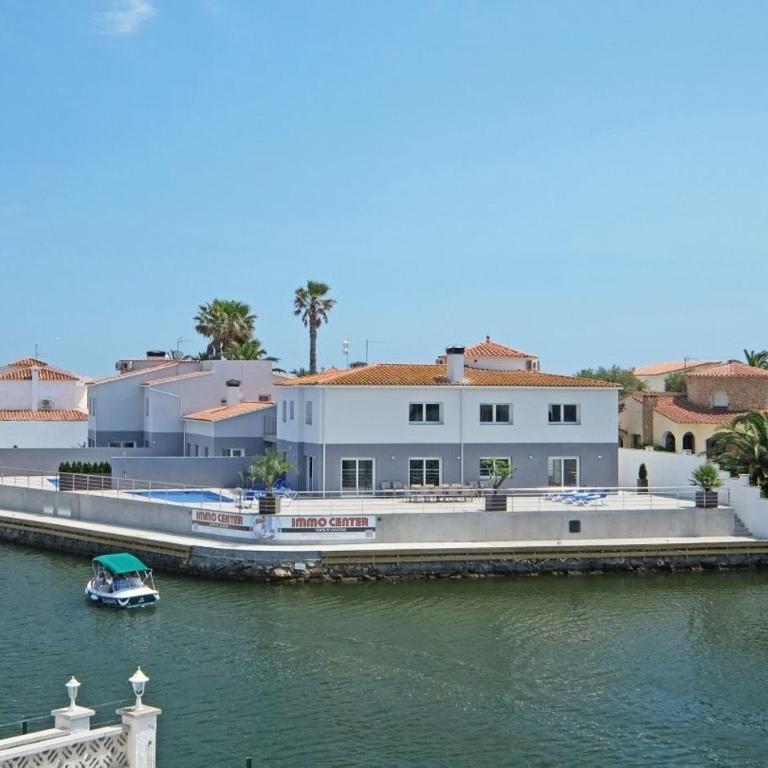 Villa Canal Blue - Villa - 1