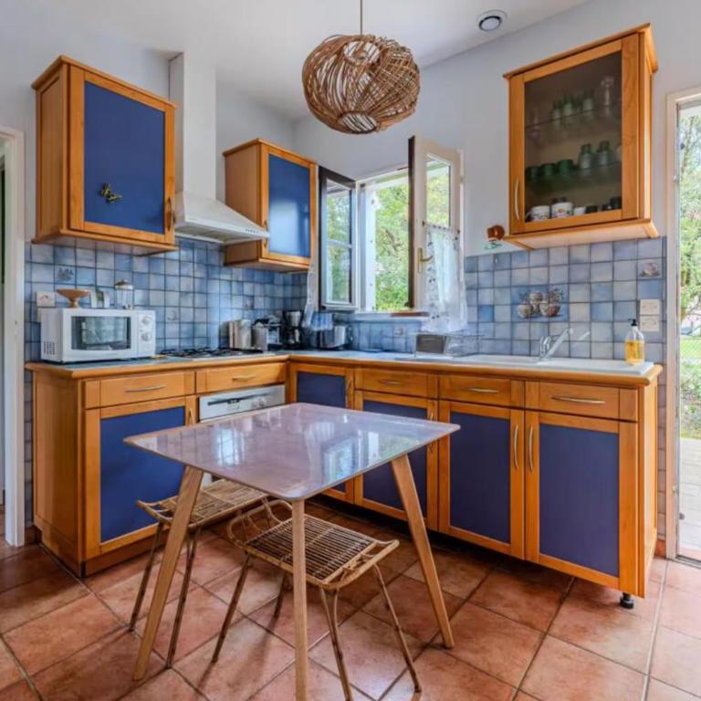 Family home 500 meters from the beach sleeps 6 - Casa - 5