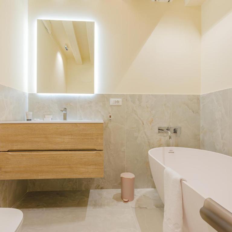 EasyTopStay - Elegant Residence in the Authentic Charm of Castello - Camera Matrimoniale Standard - 5