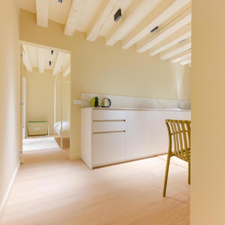 EasyTopStay - Elegant Residence in the Authentic Charm of Castello - Camera Matrimoniale con Patio - 8
