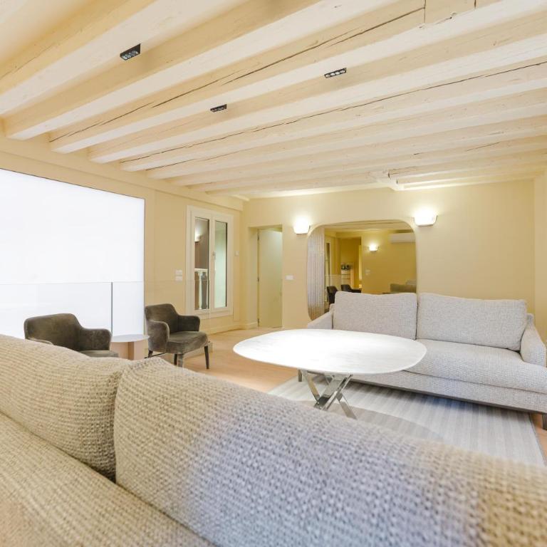 EasyTopStay - Elegant Residence in the Authentic Charm of Castello - Camera Matrimoniale con Patio - 11