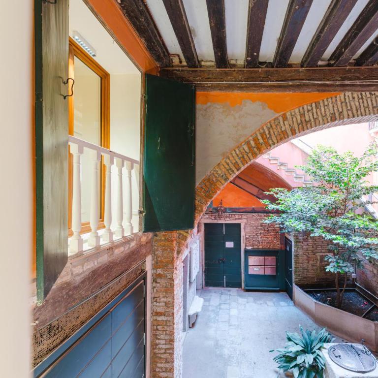 EasyTopStay - Elegant Residence in the Authentic Charm of Castello - Camera Matrimoniale con Patio - 22