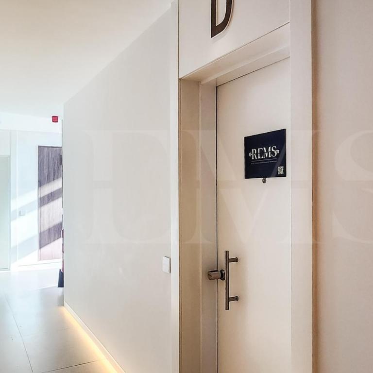 Beachside Apartment with Terrace and Pool REMS - Apartamento de 1 dormitorio - 22