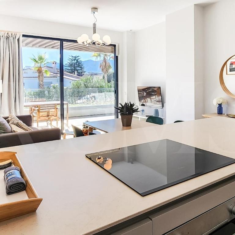 Beachside Apartment with Terrace and Pool REMS - Apartamento de 1 dormitorio - 13