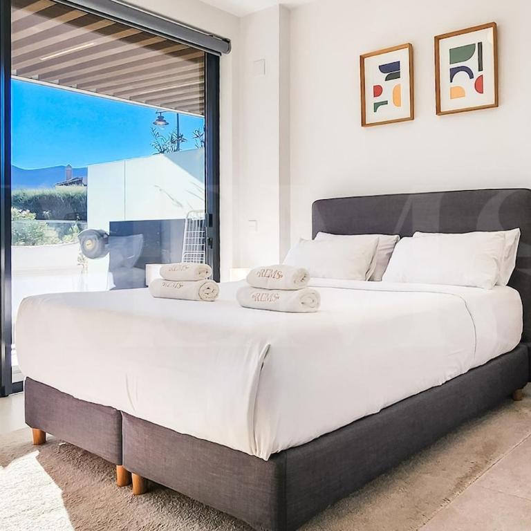 Beachside Apartment with Terrace and Pool REMS - Apartamento de 1 dormitorio - 2
