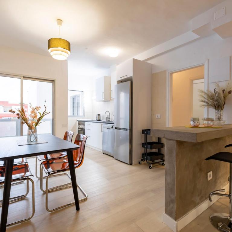Luminous 2-Bedroom Holiday Home in Calle Esquivel - Appartamento con 2 Camere da Letto - 1