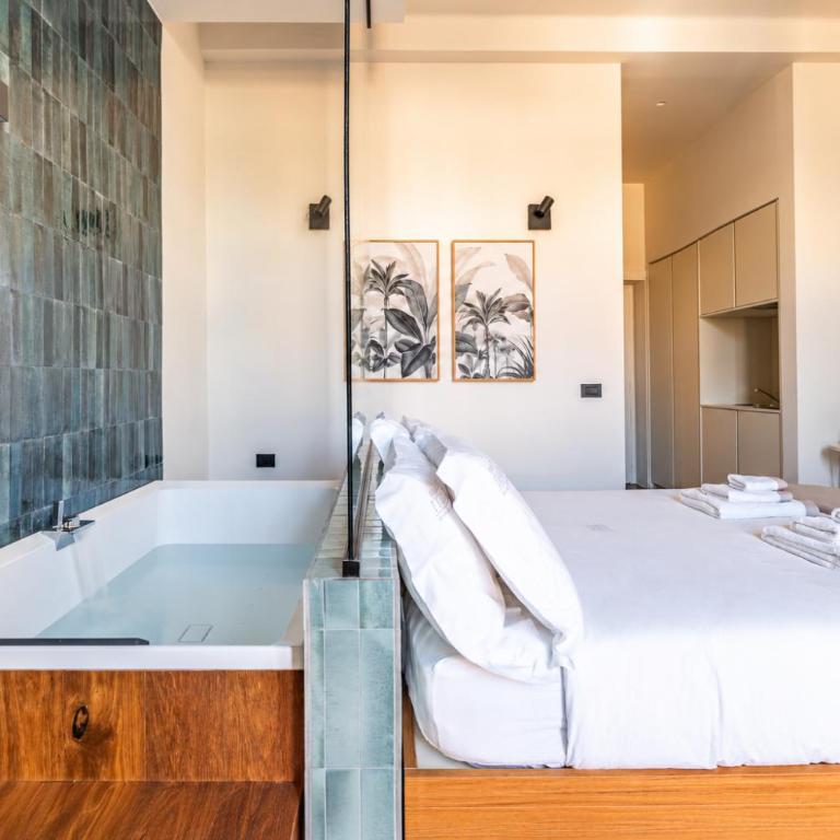 Palazzo Italia Suites - King Room with Spa Bath - 9