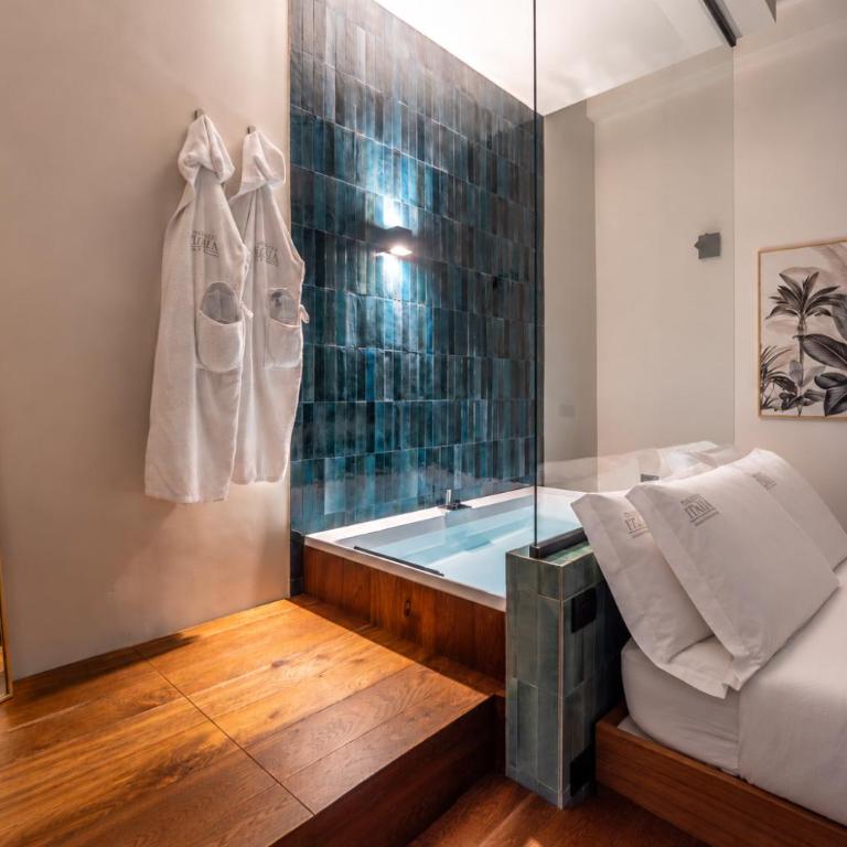 Palazzo Italia Suites - King Room with Spa Bath - 1