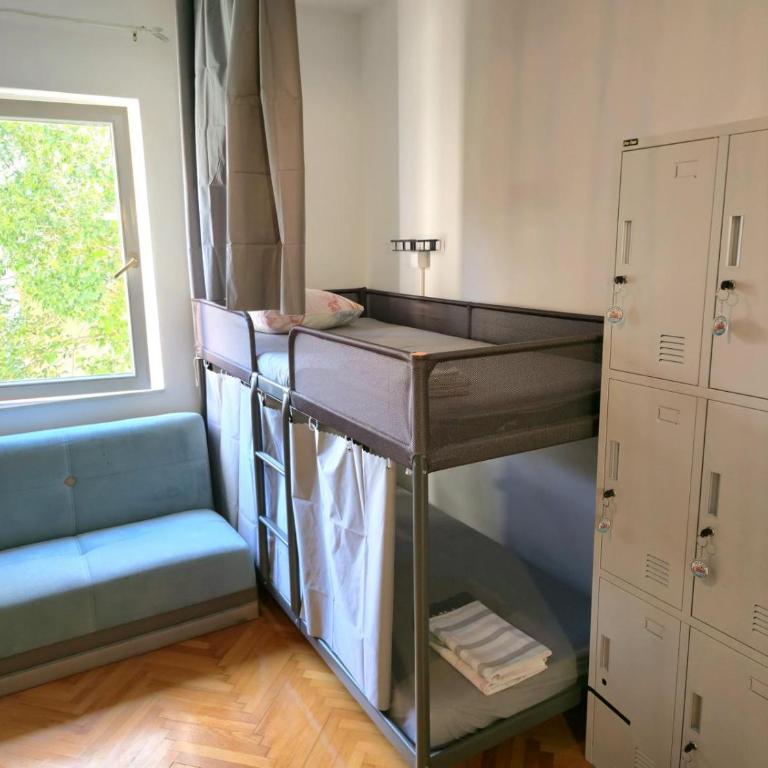 Hostel Budva - Krevet u 6-krevetnoj Mešanoj Spavaonici - 2