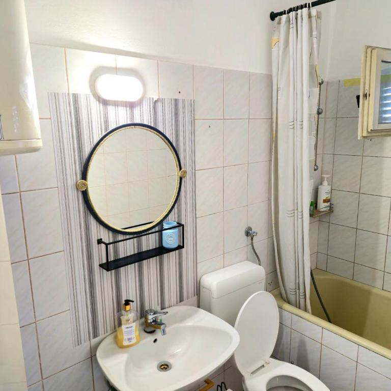 Hostel Budva - Krevet u 6-krevetnoj Mešanoj Spavaonici - 3