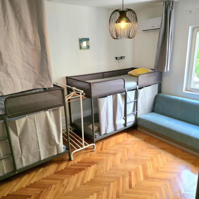 Hostel Budva - Krevet u 6-krevetnoj Mešanoj Spavaonici - 4
