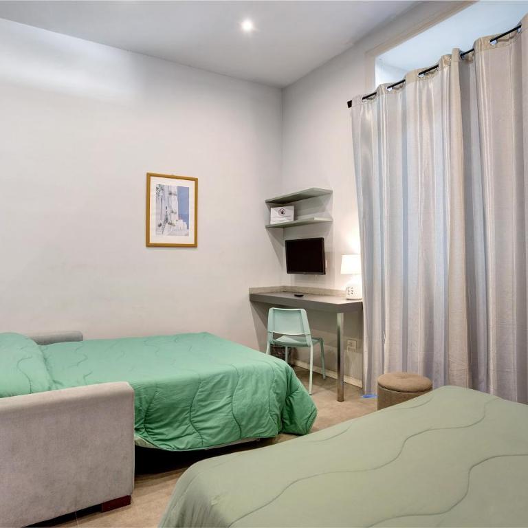 Your Home in Naples - Camera Quadrupla con Doccia - 3