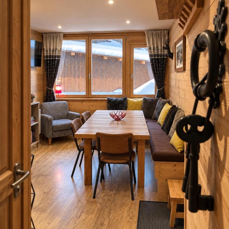 FACE VILLAGE ENFANTS, 3 CHAMBRES, EN CENTRE - Appartement 3 Chambres - 17