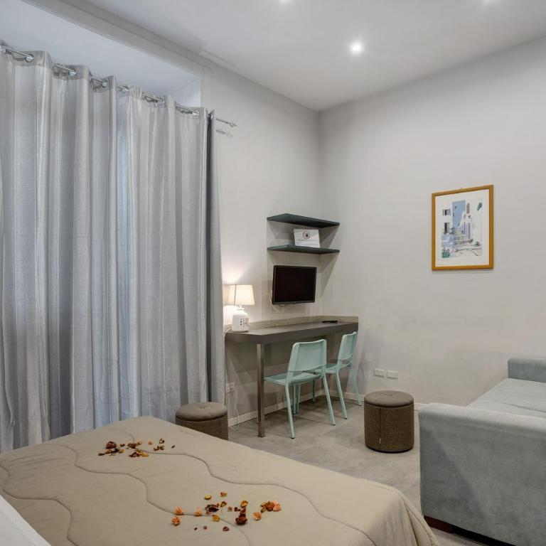 Your Home in Naples - Camera Quadrupla con Doccia - 2