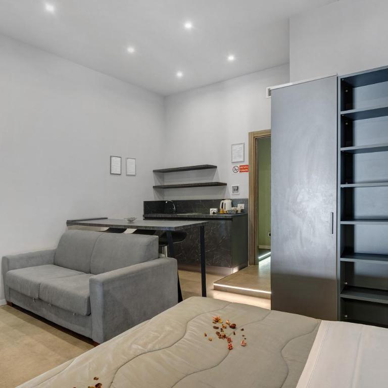 Your Home in Naples - Camera Quadrupla con Doccia - 3