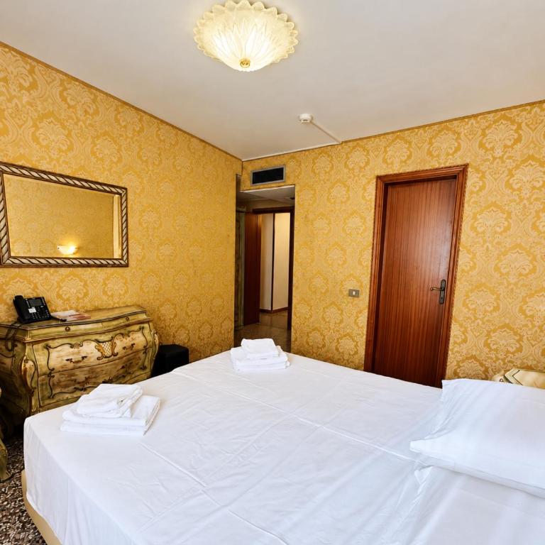 Hotel Canal - Camera Matrimoniale Superior - 14