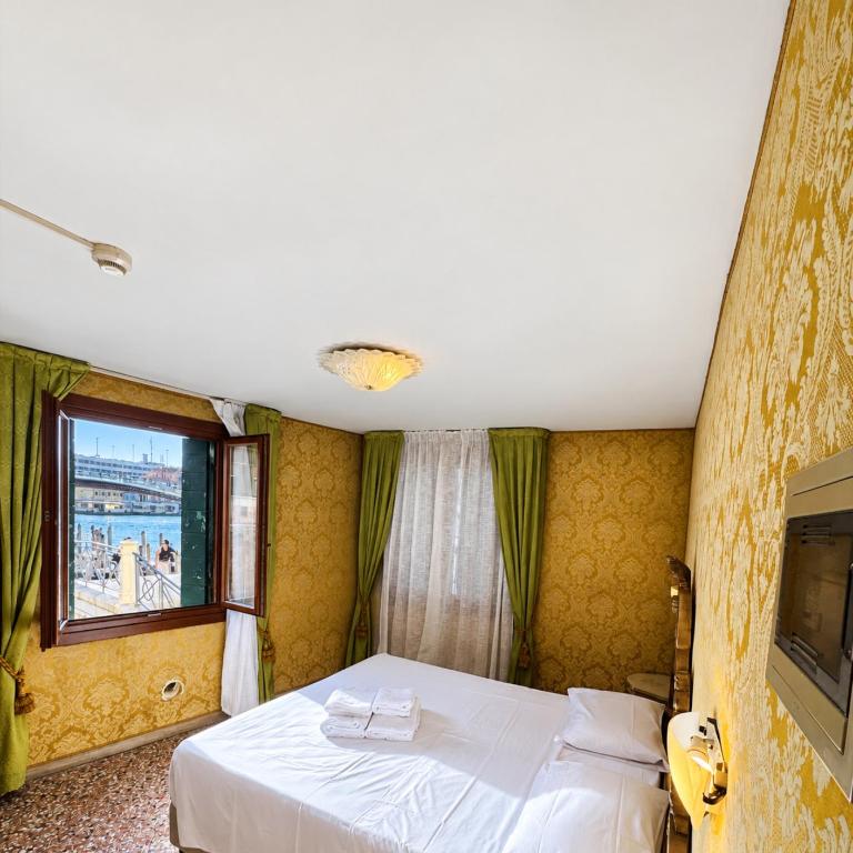 Hotel Canal - Camera Matrimoniale Superior - 6
