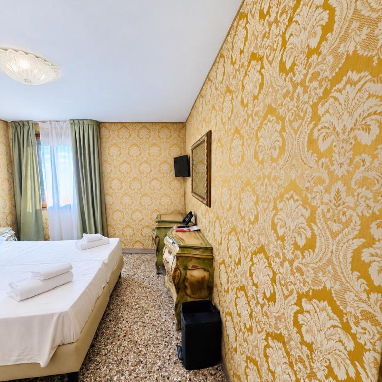 Hotel Canal - Camera Matrimoniale Superior - 7