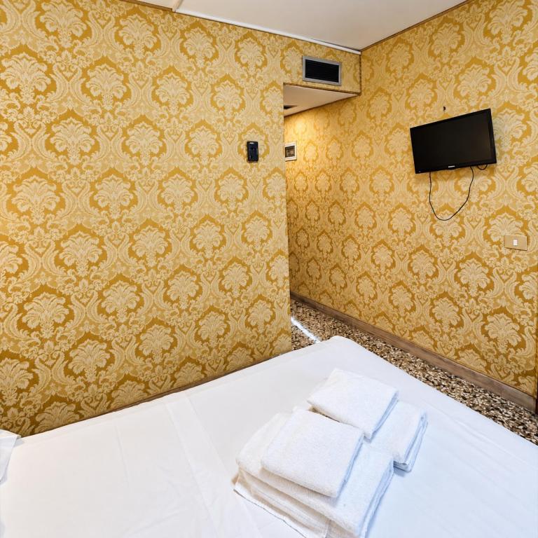 Hotel Canal - Camera Matrimoniale Superior - 9