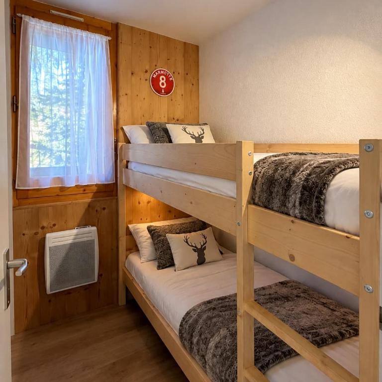 Studio fraîchement rénové proche pistes - Studio Apartment with Balcony - 3