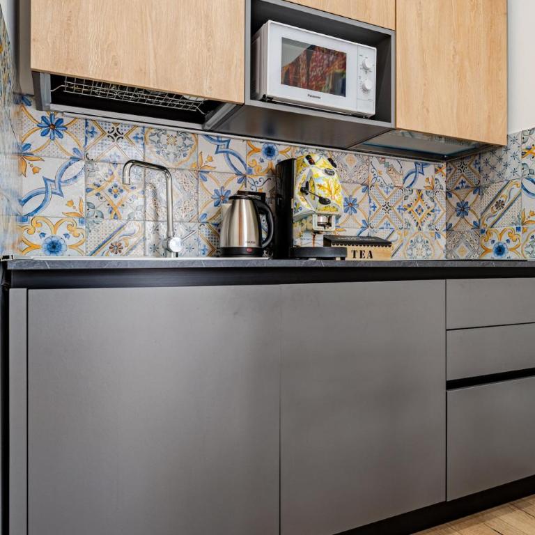 ALYDEA Homes and suites 5 - One-Bedroom Apartment - 9