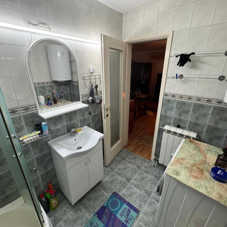 Zemun Old Town Apartment - Deluxe-Apartment mit 2 Schlafzimmern und Gartenblick - 14
