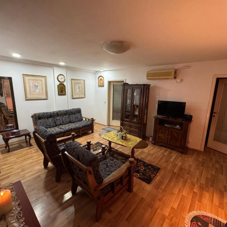 Zemun Old Town Apartment - Deluxe-Apartment mit 2 Schlafzimmern und Gartenblick - 3