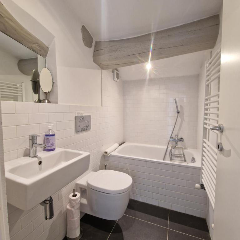 Sunset Balcony Lucca Apartment - Appartamento con 2 Camere da Letto - 16
