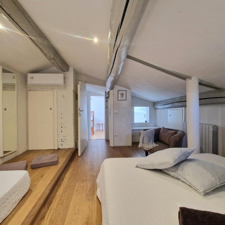 Sunset Balcony Lucca Apartment - Appartamento con 2 Camere da Letto - 14