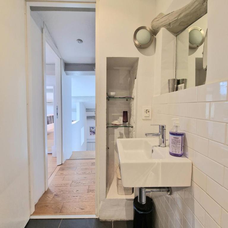Sunset Balcony Lucca Apartment - Appartamento con 2 Camere da Letto - 15
