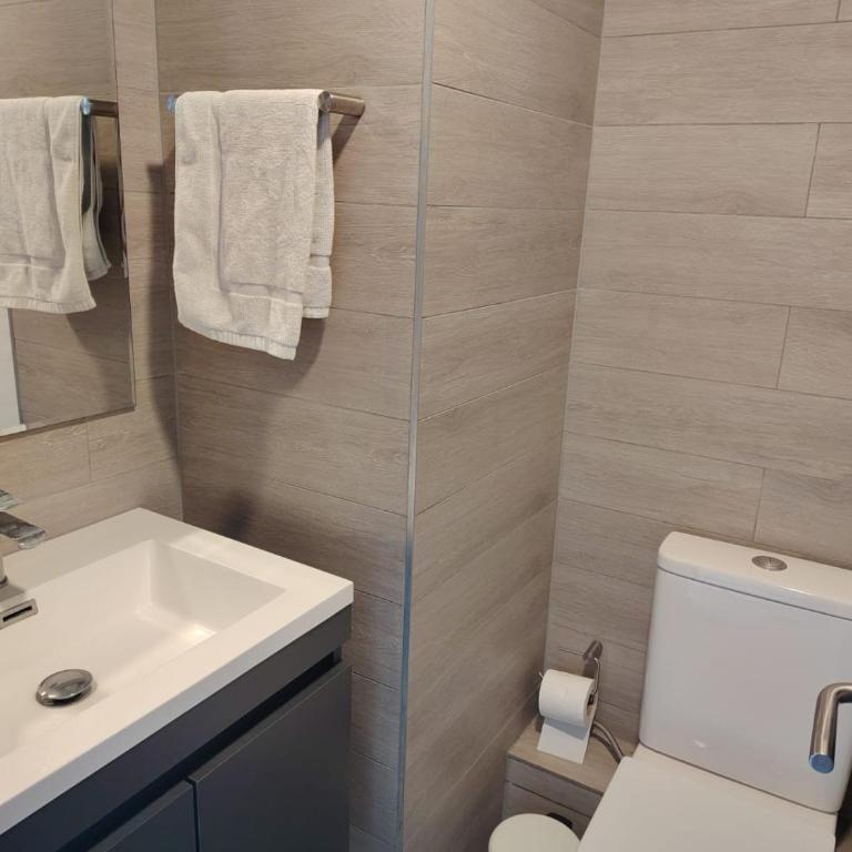 HOM 2-bed 3 min from the lake Heated pool gym - Apartment - 11