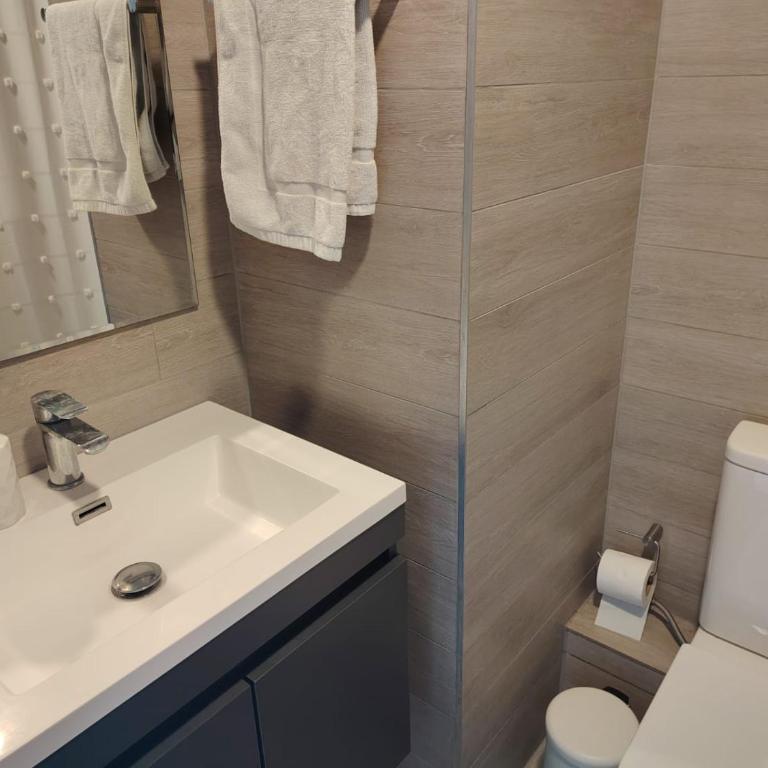 HOM 2-bed 3 min from the lake Heated pool gym - Apartment - 25