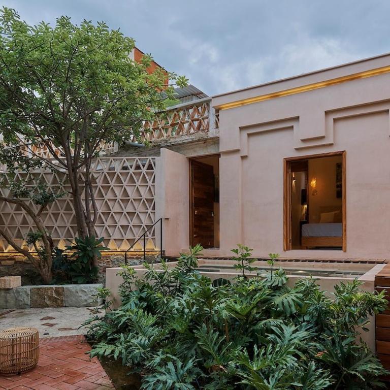 TiLadee Pool AC Walk to Historic Sites - Apartment - 2