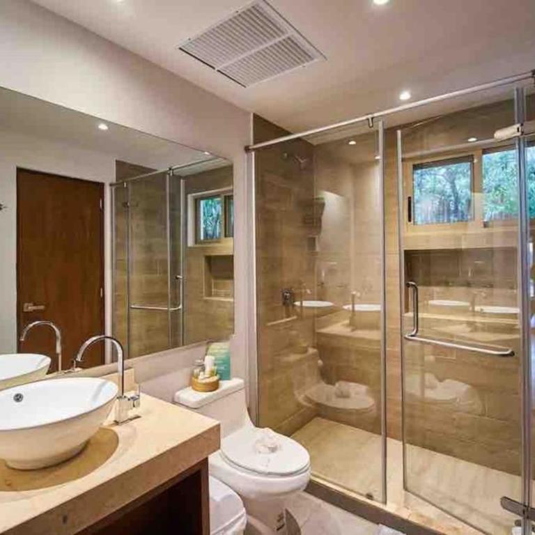Boho Chic poolside Condo 7 min to the Beach & Town - Apartamento - 24