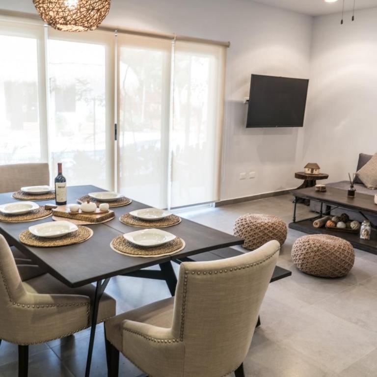 Boho Chic poolside Condo 7 min to the Beach & Town - Apartamento - 2