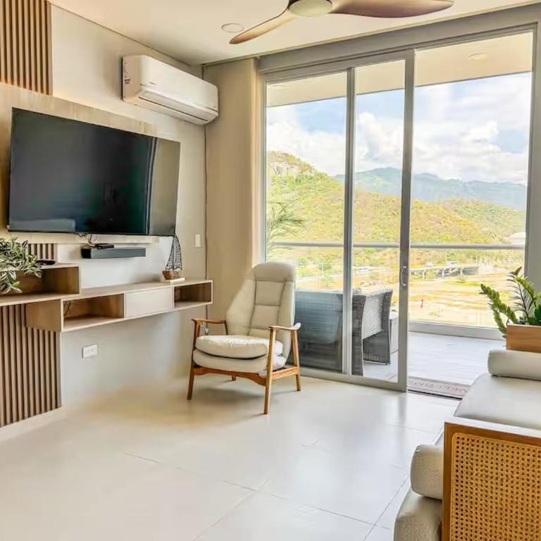 Apto de Lujo 2 Hab con Balcón y Vista al Mar - Two-Bedroom Apartment - 9