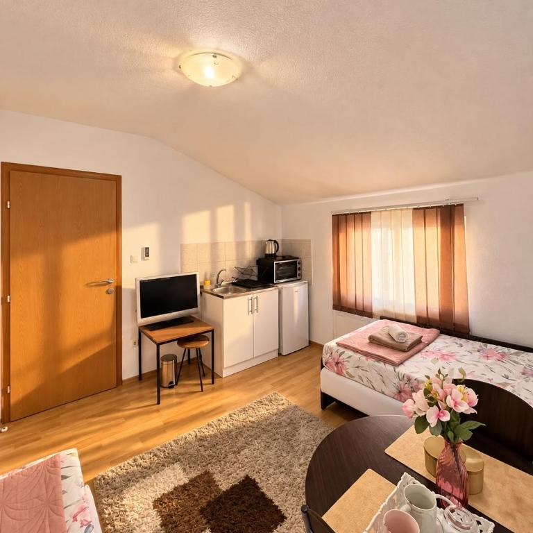 Neretva Apartments - One-Bedroom Apartment - 2