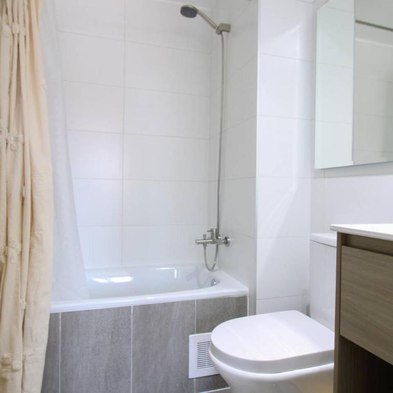 Depto. 2 Dormitorio y 2 baños, AC, parking, Ñuñoa - Apartamento - 17