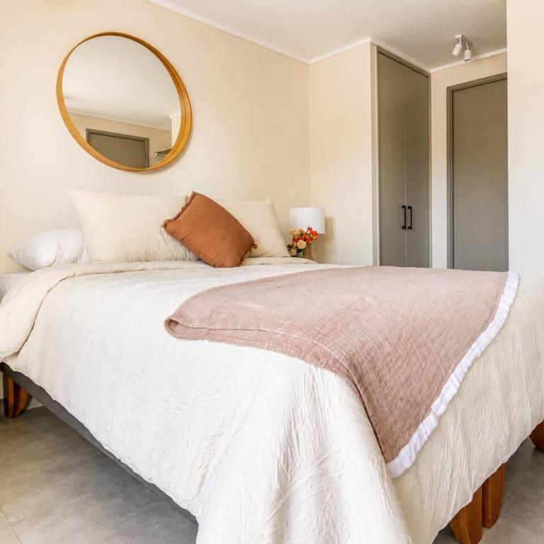 Depto. 2 Dormitorio y 2 baños, AC, parking, Ñuñoa - Apartamento - 58