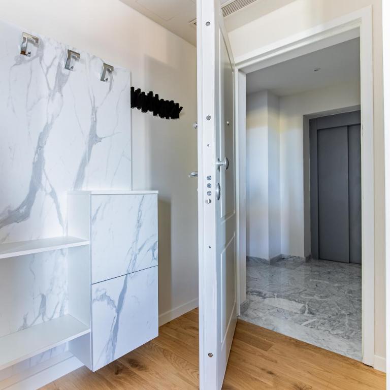 L'Essenziale Fronte Mura, Luxury stay in Lucca city center with private parking - Two-Bedroom Apartment - 13