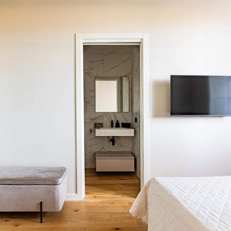 L'Essenziale Fronte Mura, Luxury stay in Lucca city center with private parking - Two-Bedroom Apartment - 17