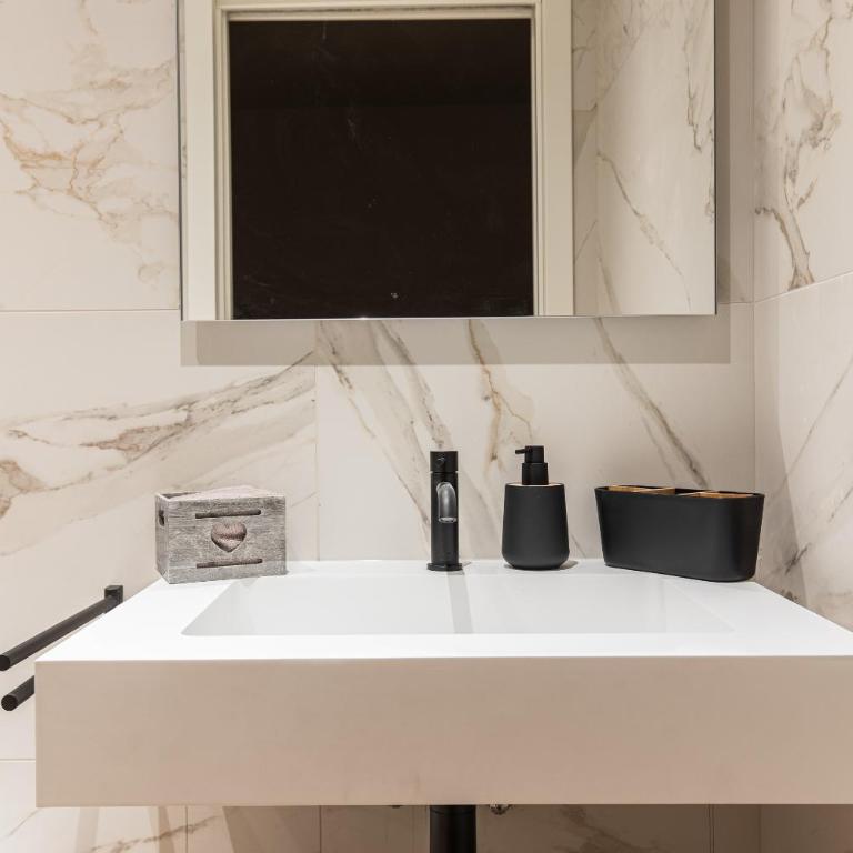 L'Essenziale Fronte Mura, Luxury stay in Lucca city center with private parking - Two-Bedroom Apartment - 20