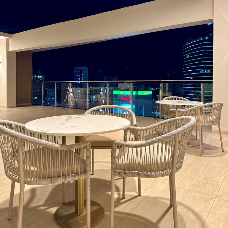 Golden Tower Equipetrol, piscina, gym, sauna y parqueo privado - One-Bedroom Apartment - 4